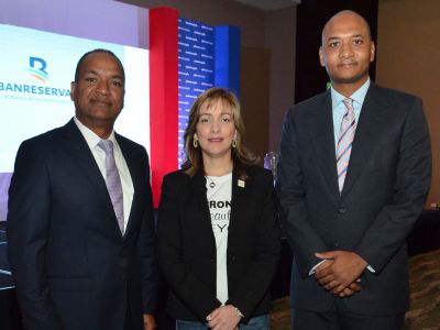 Lorenzo García, María Waleska Álvarez y Nelson Guillén