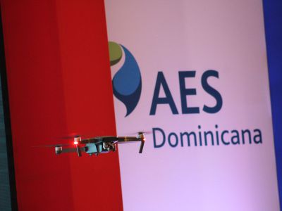 Exhibición de un drone durante el 6to. Foro AMCHAMDR de Eficiencia Energética.