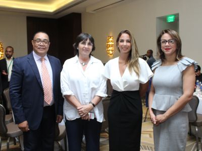 Víctor Bautista, Inés Aizpún, Carolina Veras y Lisbeth Cabrera.