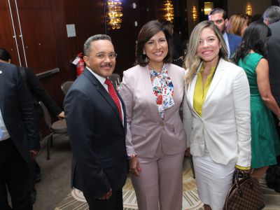 Ramón Ortega, Margarita Cedeño de Fernández y Caroline Bonó.