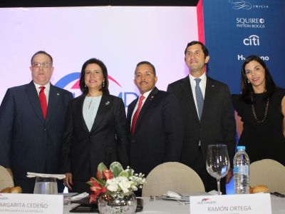 Magín Díaz, Margarita Cedeño de Fernández, Ramón Ortega, Roberto Herrera y Paola Rainieri.