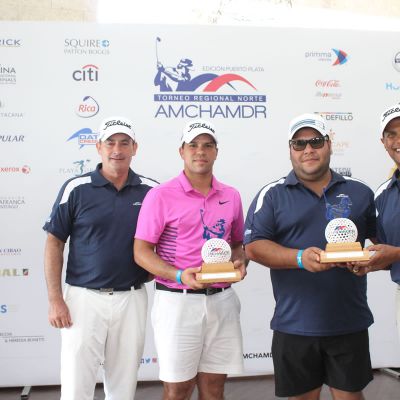 William Malamud, los ganadores del 1er lugar gross categoría B Marcos Balaguer y Bernardo Luciano, y Román Medina.